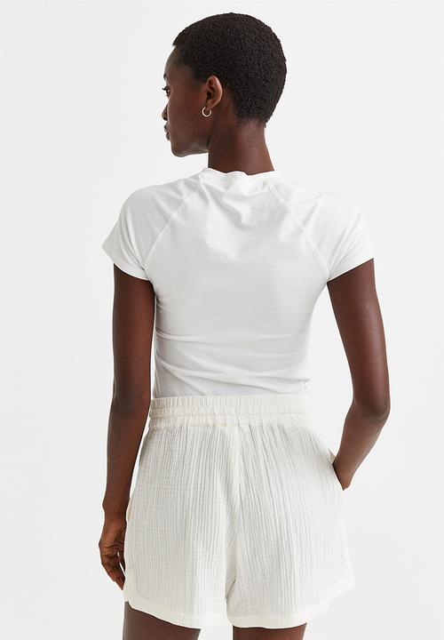 H&M - Crinkled cotton shorts - cream