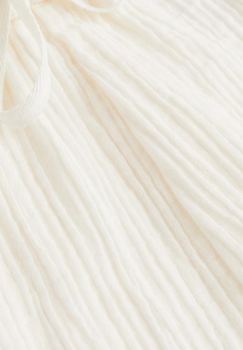 H&M - Crinkled cotton shorts - cream