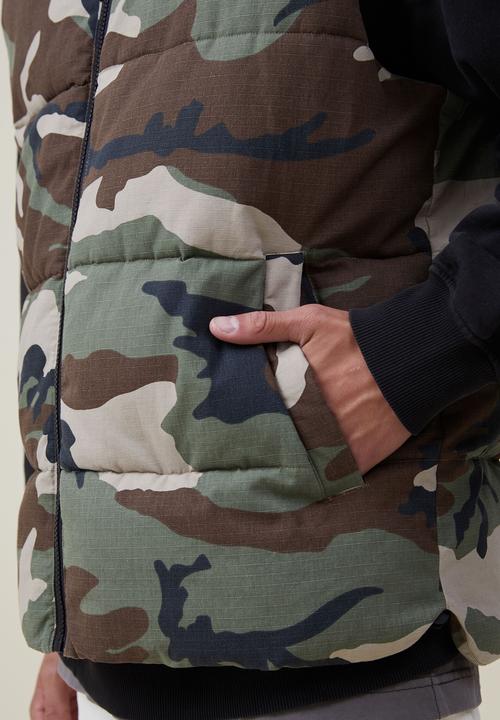 Cotton On - Camo puffer vest - camo
