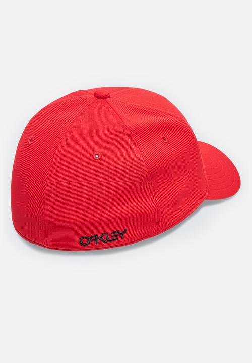 Oakley - 6 panel stretch hat embossed - red line
