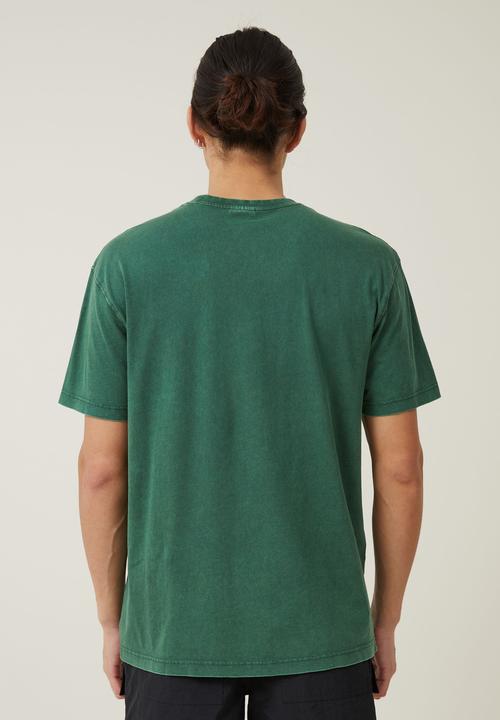 Cotton On - Premium loose fit art t-shirt - irish green/mount nasu