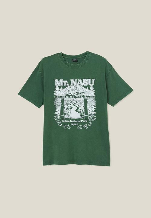 Cotton On - Premium loose fit art t-shirt - irish green/mount nasu
