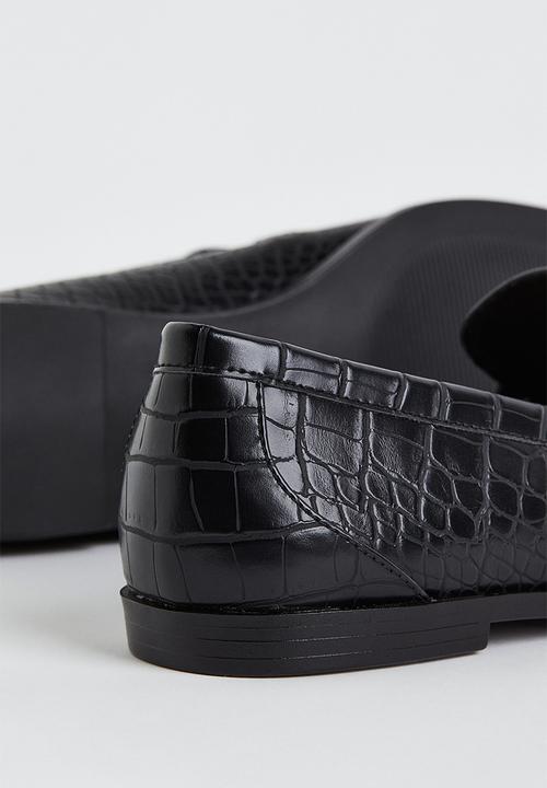 H&M - Chain-detail loafers - black/crocodile-patterned 