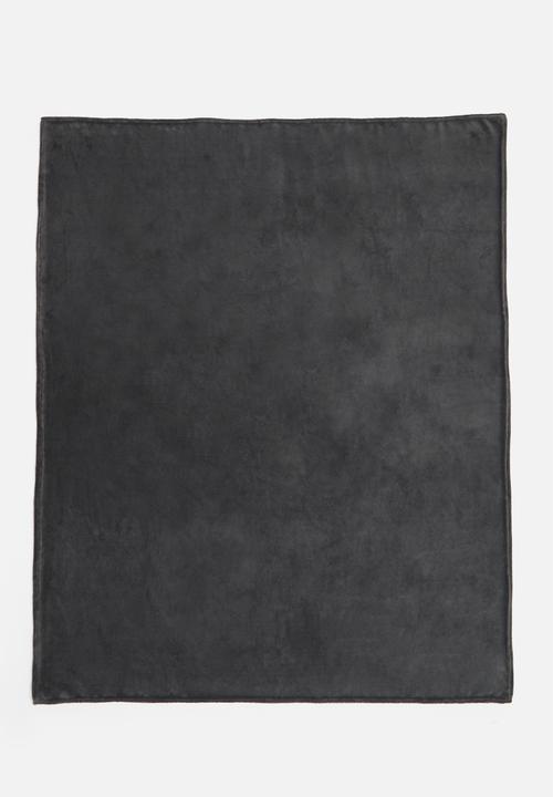 Sixth Floor - Coral fleece throw - charcoal