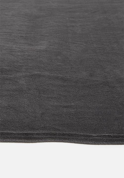 Sixth Floor - Coral fleece throw - charcoal