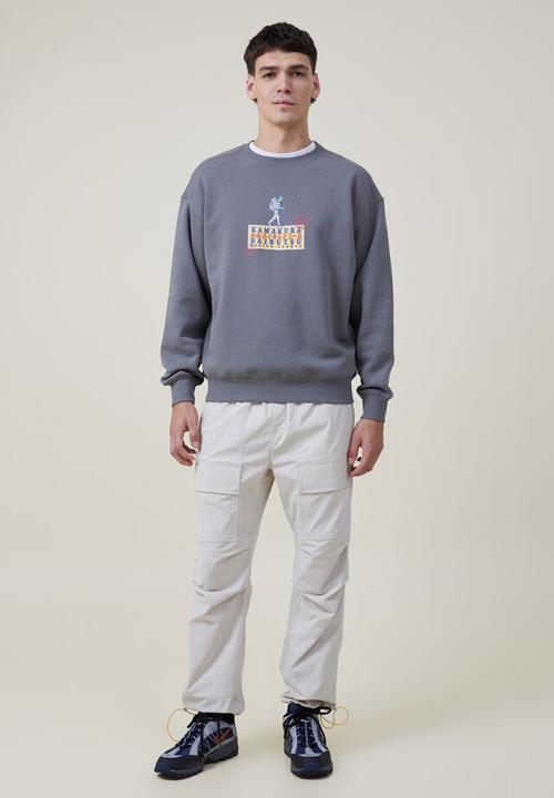 Cotton On - Oversized graphic sweater - slate stone/kamakura hiking club