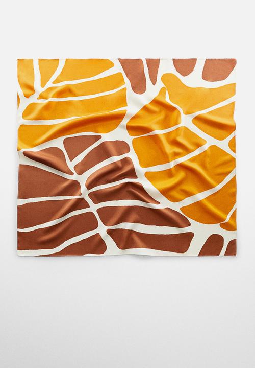 MANGO - Neck scarf hojas - brown