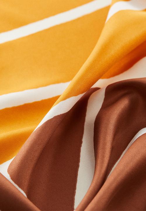 MANGO - Neck scarf hojas - brown