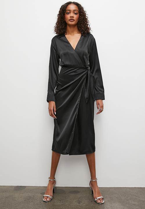 Superbalist - Collared satin wrap dress - black
