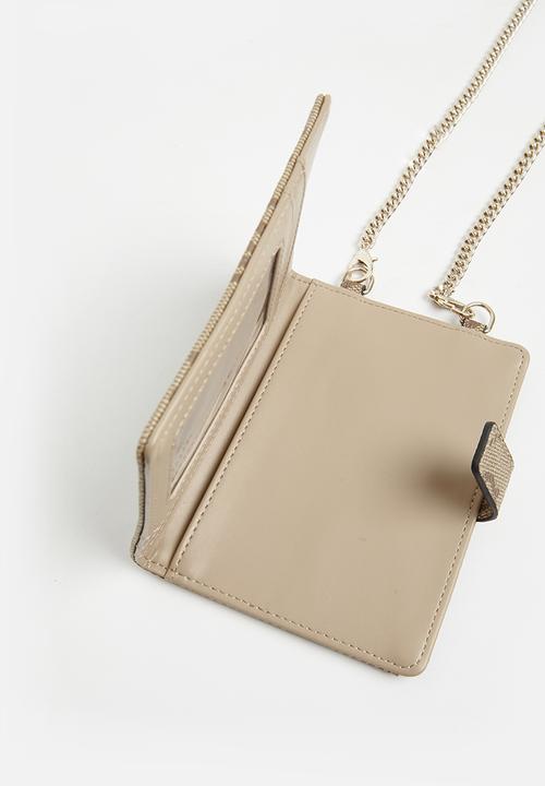 GUESS - Berta passport case - latte