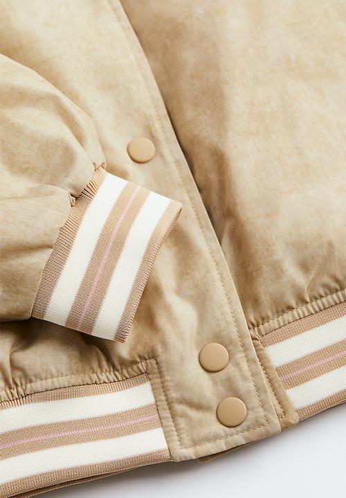 H&M - Embroidered baseball jacket - light beige/players 