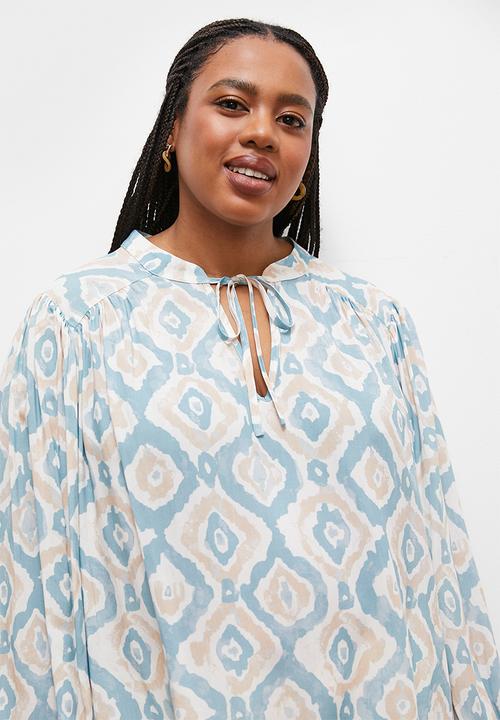 edit - Textured notch neck shell - watercolour ikat