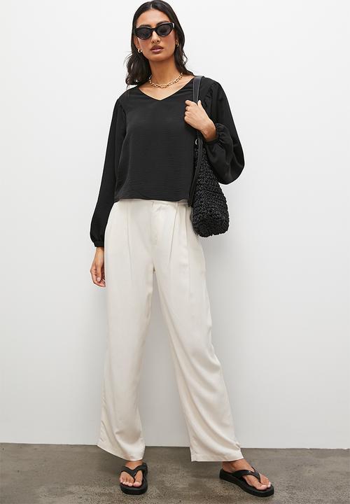 Superbalist - Balloon sleeve v-neck shell - black