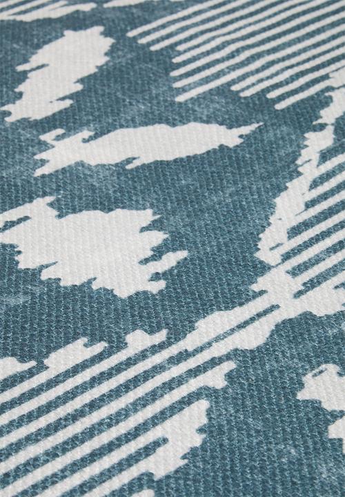 Sixth Floor - Singse patio rug- blue