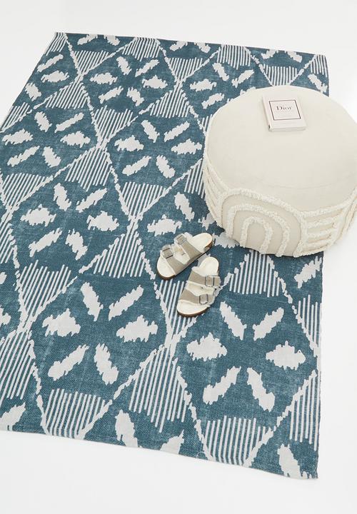 Sixth Floor - Singse patio rug- blue