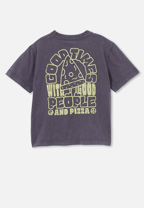 Cotton On - Jonny short sleeve print tee - rabbit grey/good times people and pizza