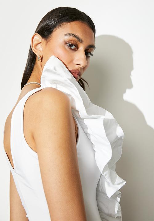 VELVET - Ruffle v-neck tee - white