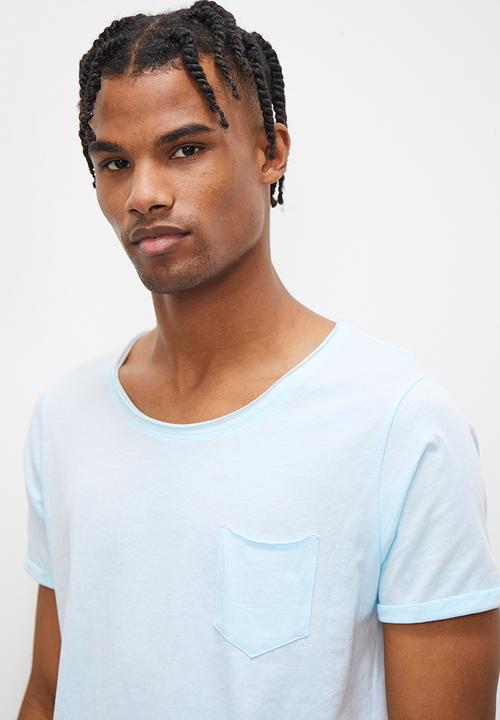 STYLE REPUBLIC - Slash raw edge curved hem pocket tee - light blue