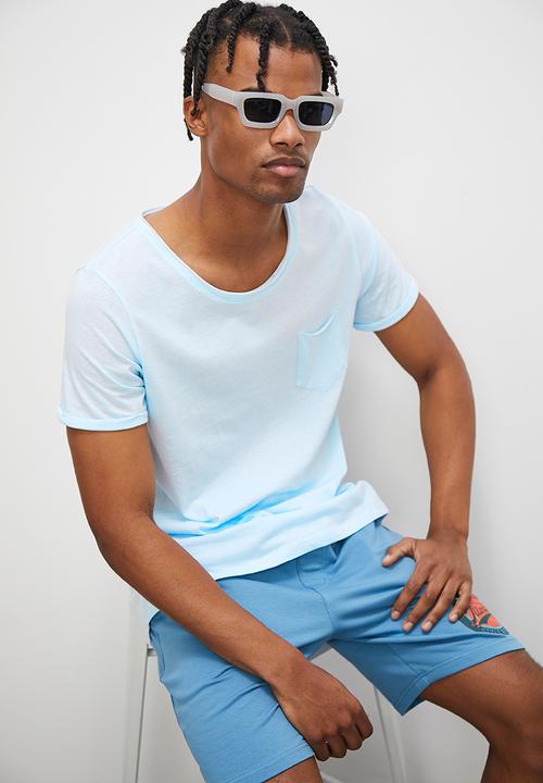STYLE REPUBLIC - Slash raw edge curved hem pocket tee - light blue