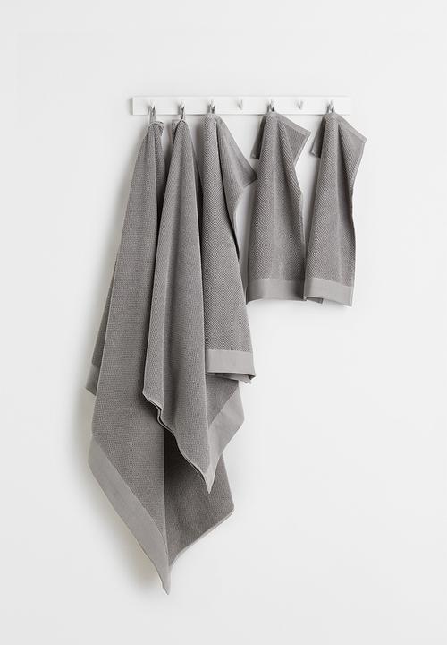 H&M - Cotton terry bath towel - grey