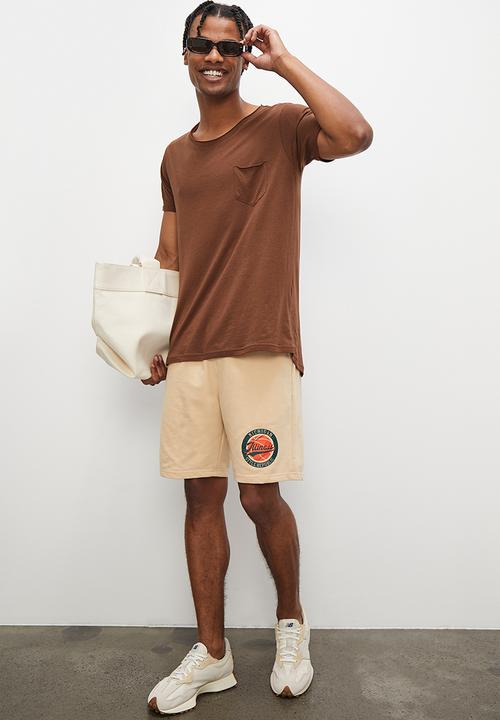 STYLE REPUBLIC - Slash raw edge curved hem pocket tee - brown