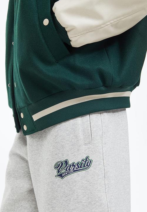H&M - Loose fit printed sweatpants - light grey marl/varsity