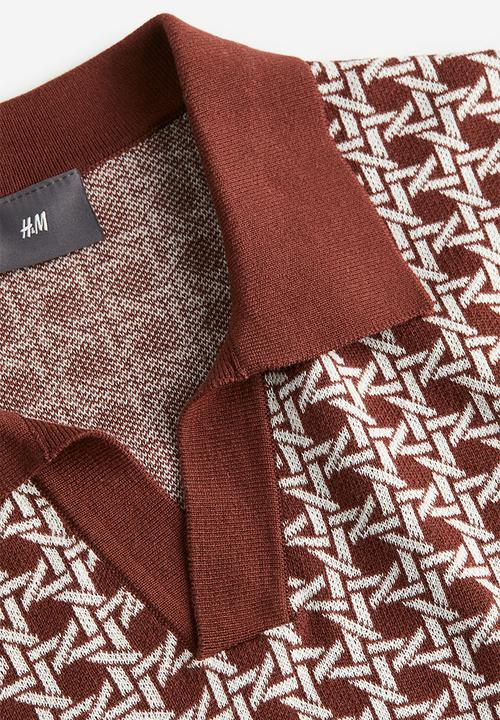 H&M - Regular fit fine-knit polo shirt - brown/patterned
