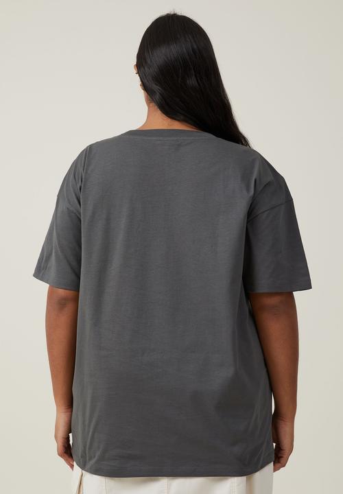 Cotton On - Plus barbie oversized fit tee - lcn mat barbie glow/graphite