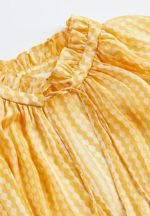 H&M - Frill-trimmed crêpe blouse - yellow/patterned 