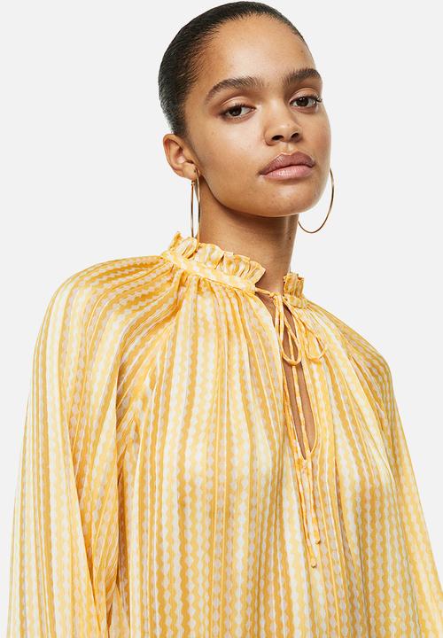 H&M - Frill-trimmed crêpe blouse - yellow/patterned 
