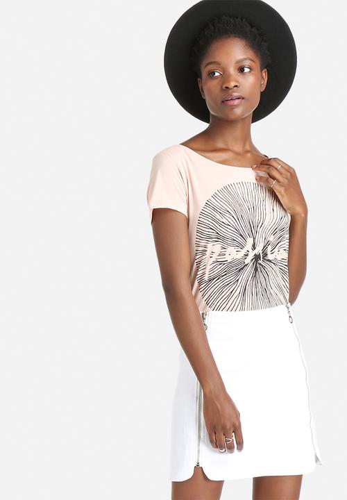 Jacqueline de Yong - Chicago Tee