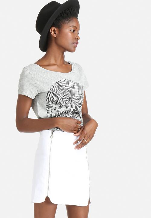 Jacqueline de Yong - Chicago Tee