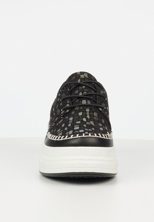 Butterfly Feet - Senhora 9 brogue - black