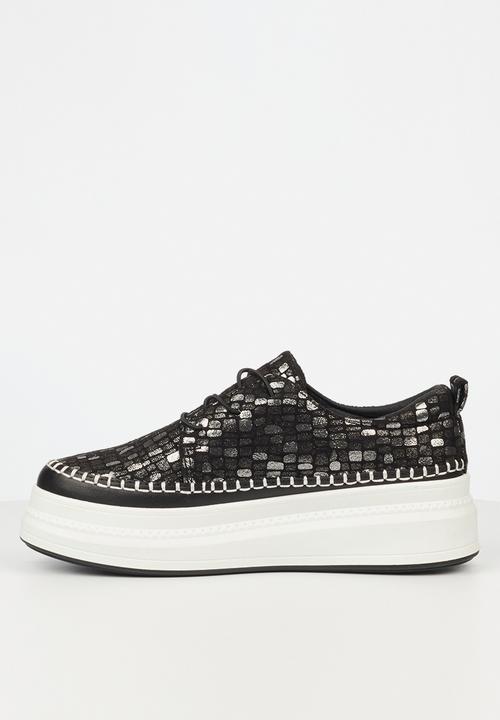 Butterfly Feet - Senhora 9 brogue - black