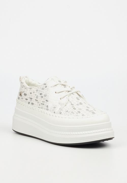 Butterfly Feet - Senhora 9 brogue - white
