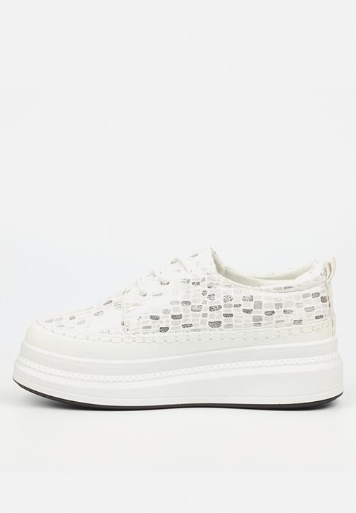Butterfly Feet - Senhora 9 brogue - white