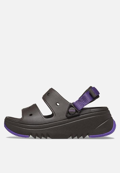 Crocs - Classic hiker xscape sandal - espresso/neon purple