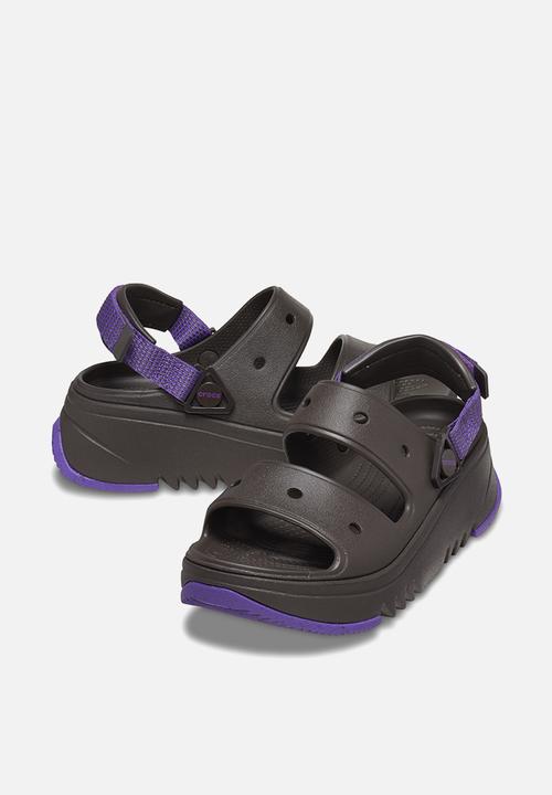 Crocs - Classic hiker xscape sandal - espresso/neon purple