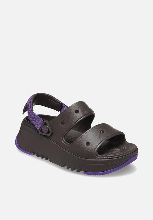 Crocs - Classic hiker xscape sandal - espresso/neon purple