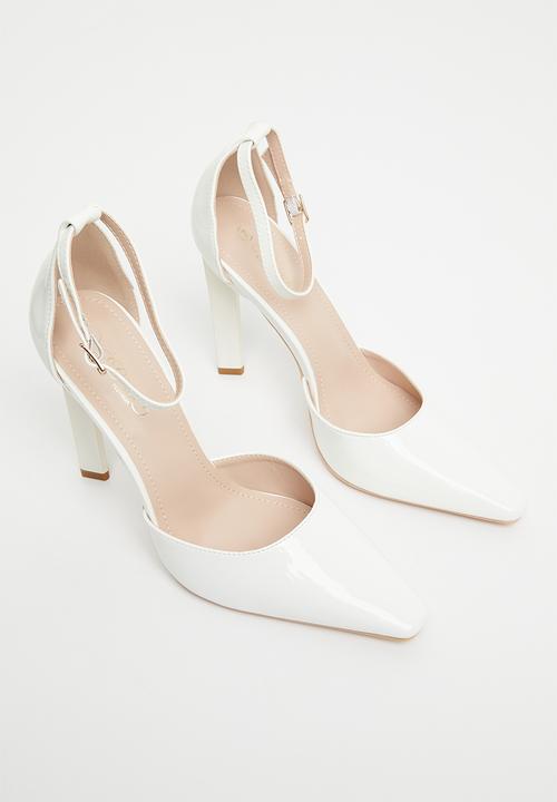 Miss Black - Class 1 court heel - white