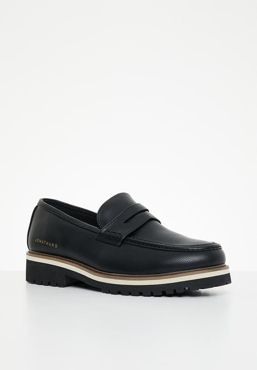 Jonathan D - Penny Moc Pebble - Black