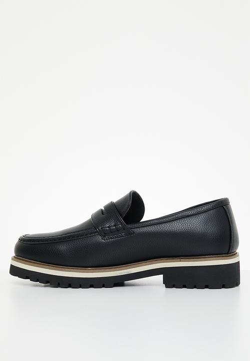 Jonathan D - Penny Moc Pebble - Black
