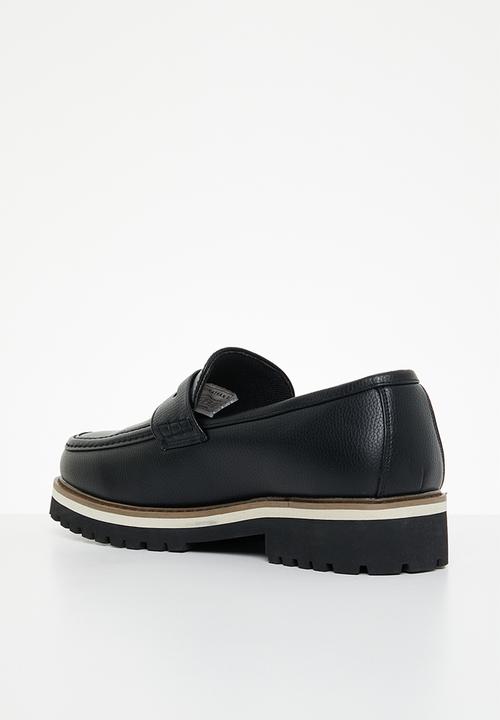 Jonathan D - Penny Moc Pebble - Black