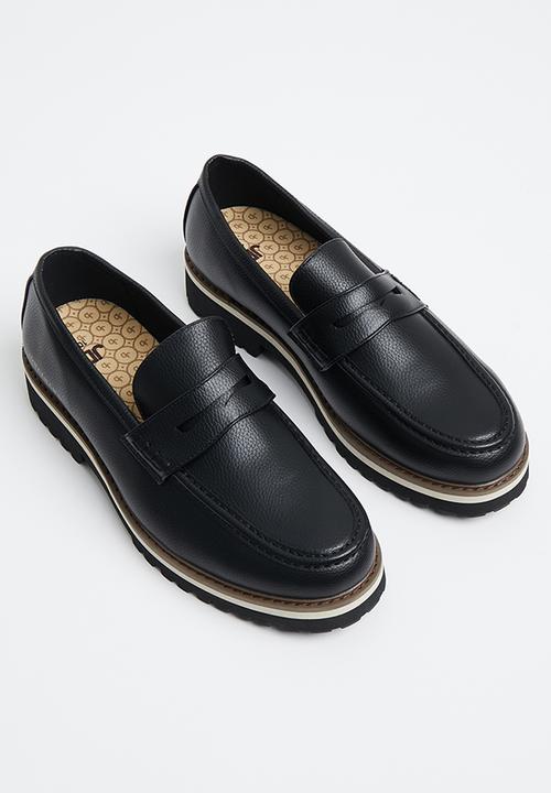 Jonathan D - Penny Moc Pebble - Black