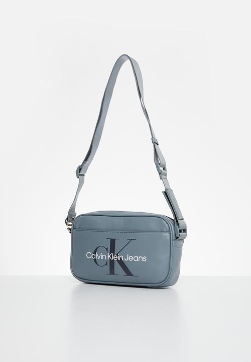 Calvin Klein - Monogram soft camera bag22 - overcast grey