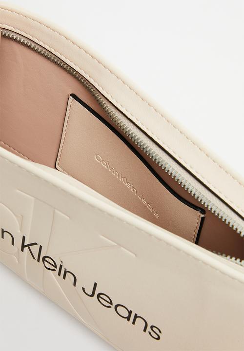Calvin Klein - Sculpted shoulder pouch25 mono - ballet