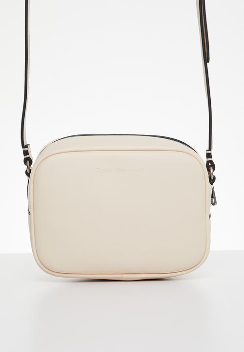 Calvin Klein - Sculpted camera bag18 mono - ballet