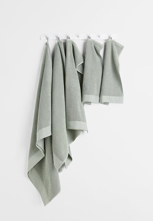 H&M - Cotton terry bath sheet - sage green