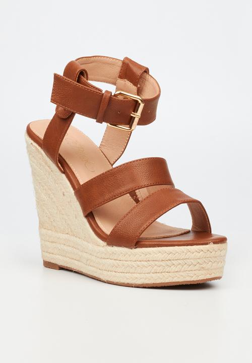 Miss Black - Moniker 7 wedge heel - tan