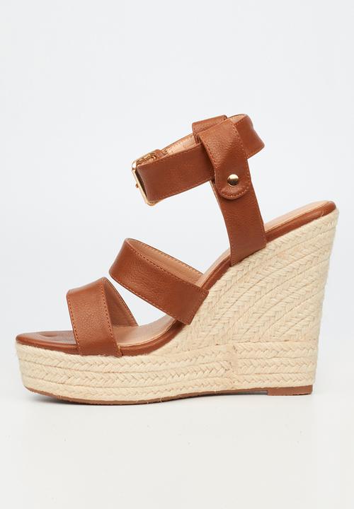 Miss Black - Moniker 7 wedge heel - tan